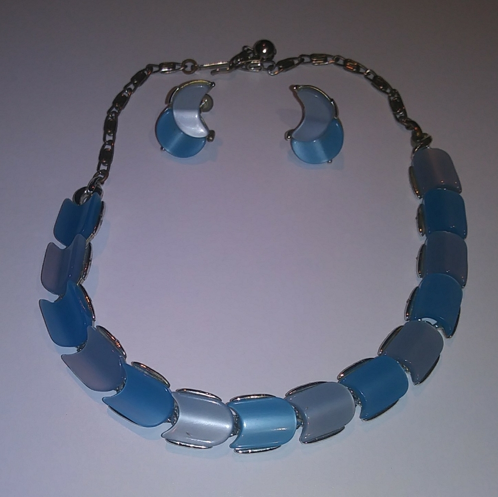 Lisner Necklace Blue Thermoset and Earrings Signed